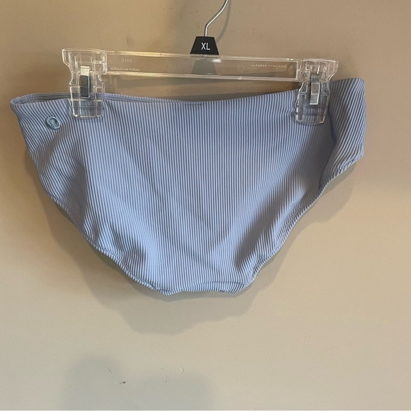 Lululemon 6 Bikini Bottoms Clear Waters Bottom Size 6 Blue Chambray - Picture 4 of 5